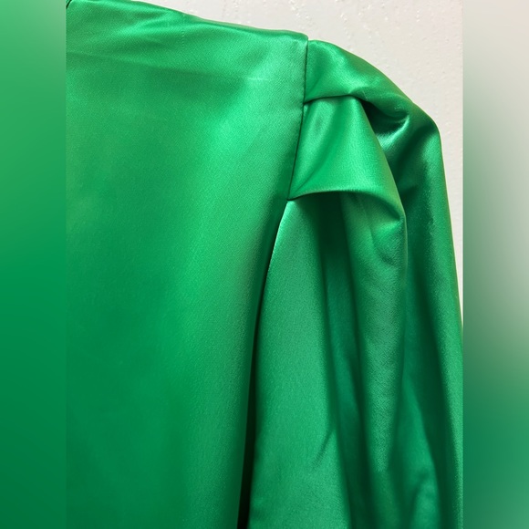 💚 NWOT! Green Satin Belted Dress - Picture 7 of 10